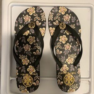 TORY BURCH Flip Flops